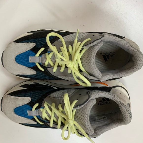 Yezzy 700 Wave Runners - Picture 3 of 9